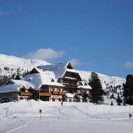 Hohe Gaisl Hotel Braies  Bagian luar foto