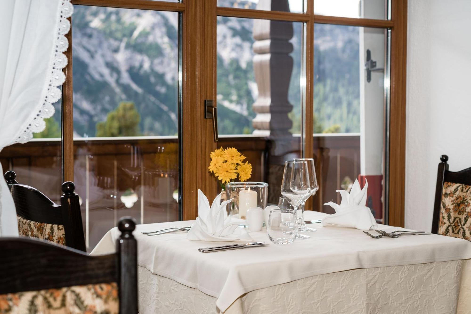 Hohe Gaisl Hotel Braies  Bagian luar foto