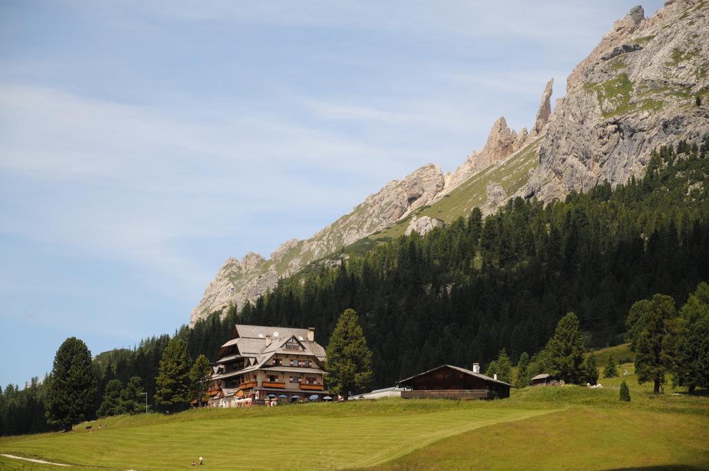 Hohe Gaisl Hotel Braies  Bagian luar foto