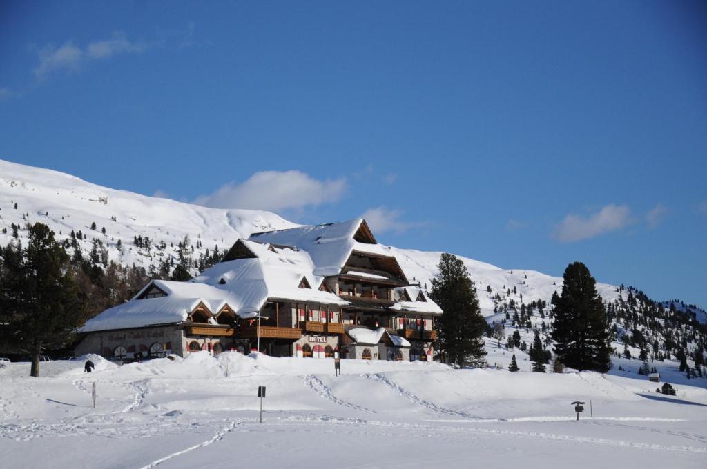 Hohe Gaisl Hotel Braies  Bagian luar foto