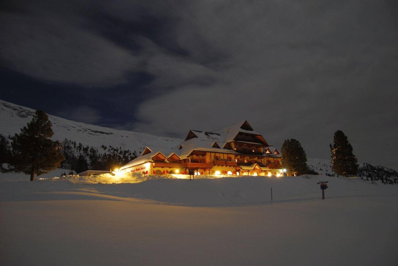 Hohe Gaisl Hotel Braies  Bagian luar foto